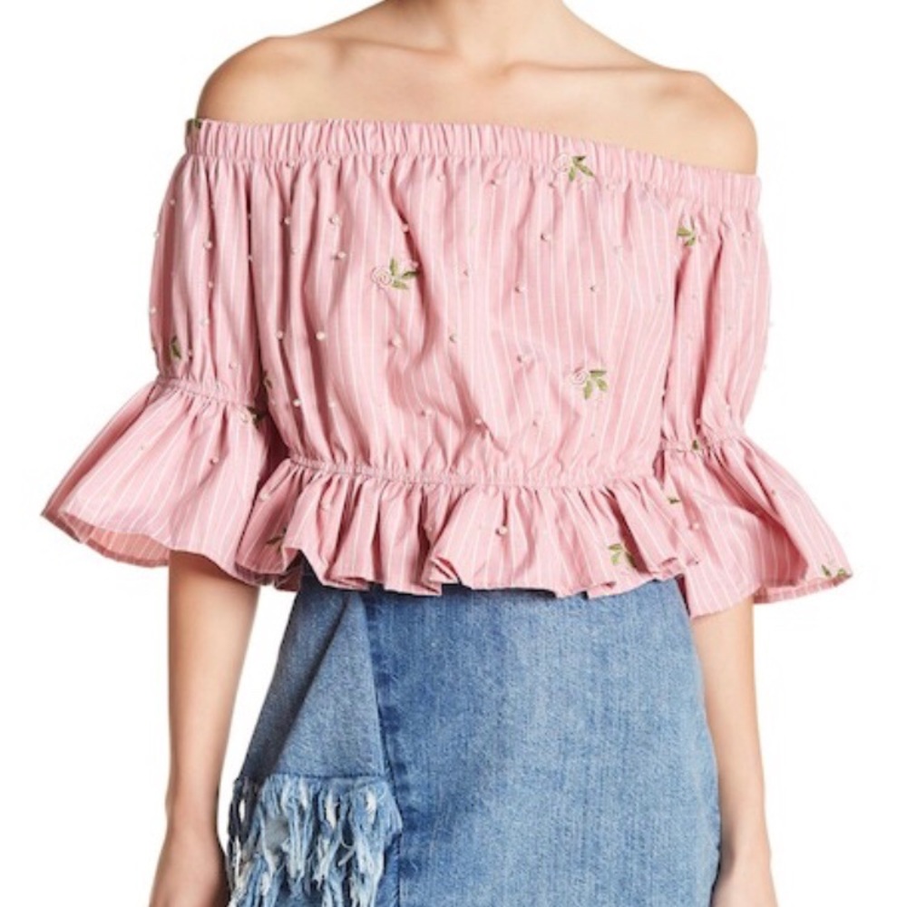 NWT off shoulder Romeo & Juliet Couture Crop